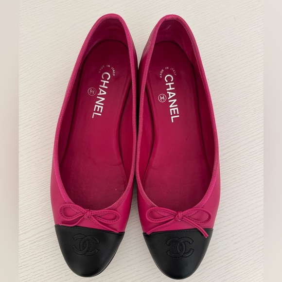CHANEL Shoes - Chanel Hot Pink & Black Leather CC Bow Ballet Flats Size 40.5 Authentic Shoes